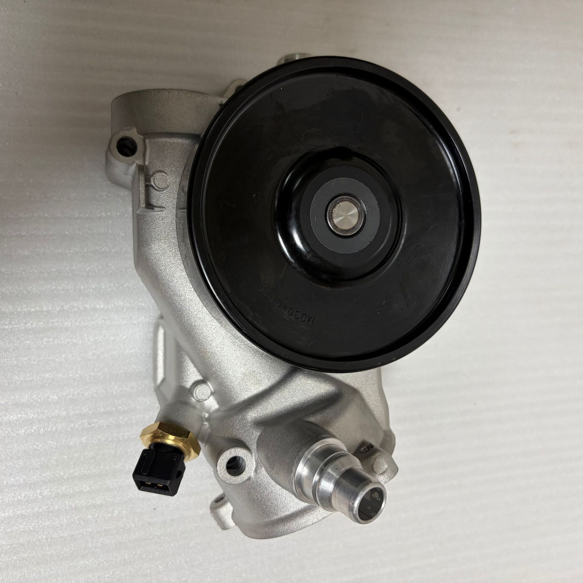 Suitable for Bmw Water Pump 11517548263 11517548264