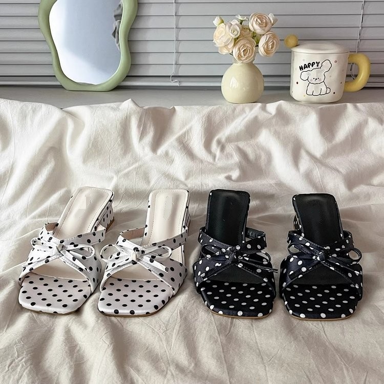 2026 nuevo estilo de verano con lazo con zapatillas de tacón grueso de onda blanca de hadas francesa image 2