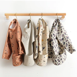 儿童袜;罩衣;围嘴围兜