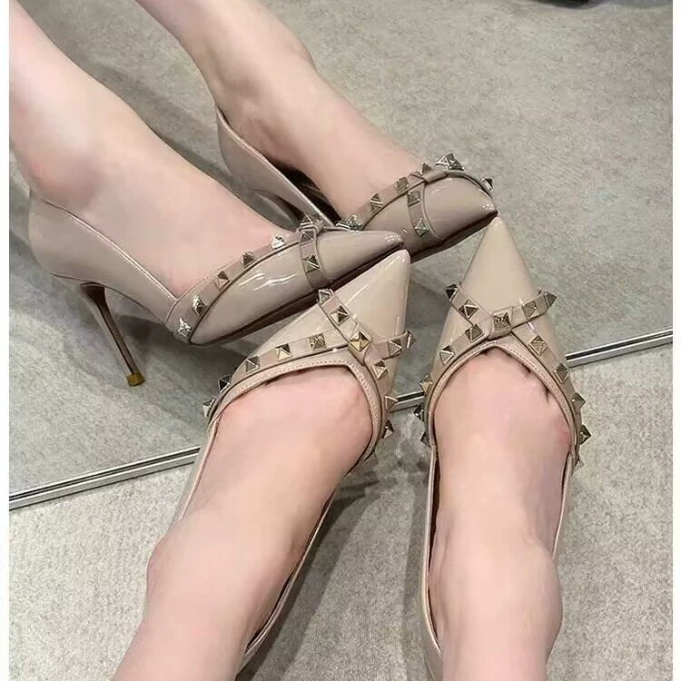 Сексуальные женские туфли с острым контуром v туфли с одним ртом женские 2024 весна и осень новые обнаженные заклепки лакированные туфли на высоком каблуке