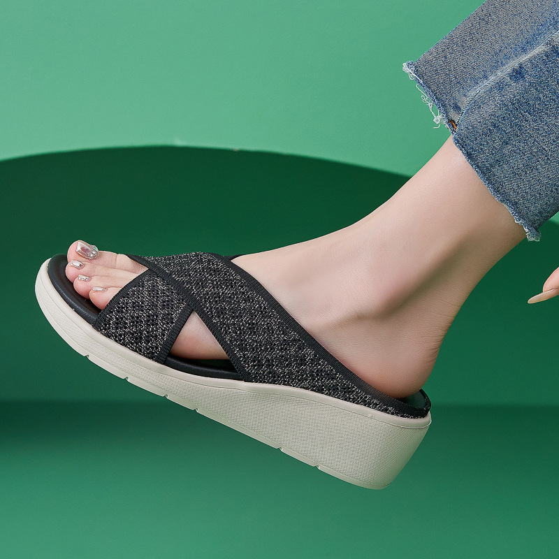 Nueva primavera de 2025 moda casual comercio exterior tacones grandes zapatos de playa sandals un cabello