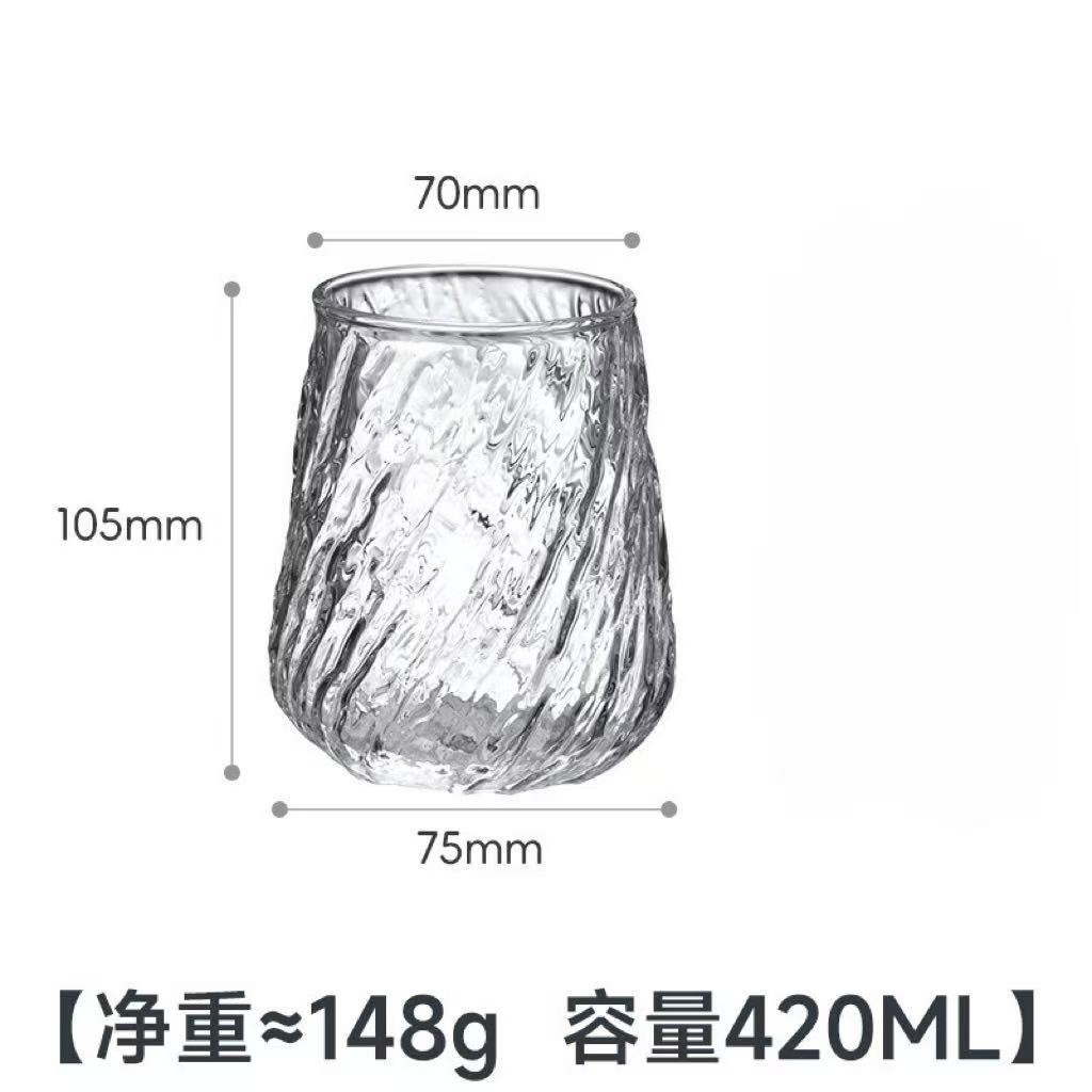 큰 배 나선형 패턴 투명 색상