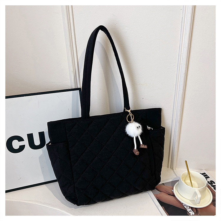 Women's Quilted Shoulder Bag Large Capacity Commuter Tote_voghion.com