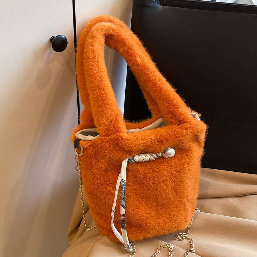 New plush with fashionable niche design, simple shoulder bag, Korean style artistic and casual versatile crossbody bag_voghion.com