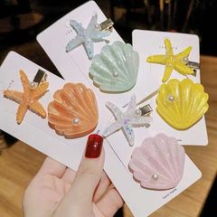 かわいい海星のヘアピンの甘い少女の髪の端にカモの口を挟んで超仙の気質の休暇のネットの赤い髪の飾りを挟みます。