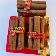 ?��ɫ�ʾ��Ҙ�֦����ľ�|��֦���һ��������@����ľ��֦�[�����