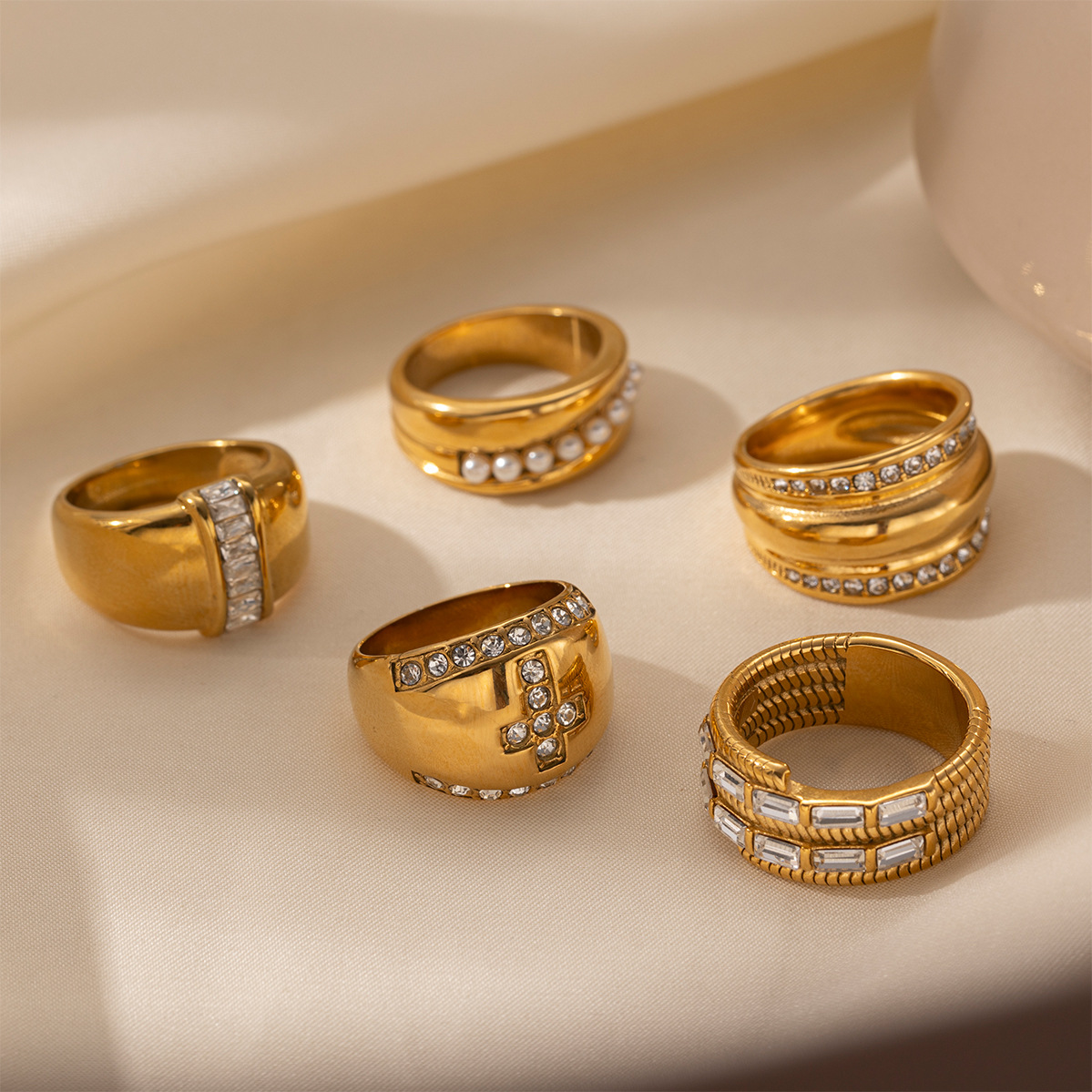 Anillo de acero inoxidable TENA, lujo ligero, nicho, moda, anillo de zircon, joyas transfronterizas.