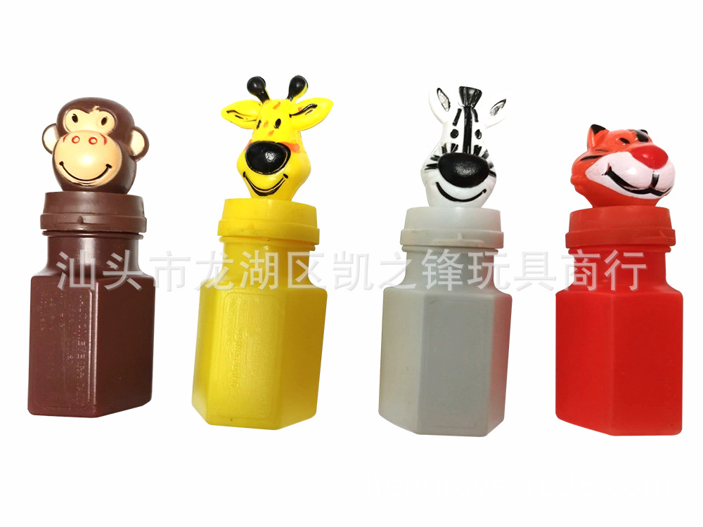 森林动物吹泡泡