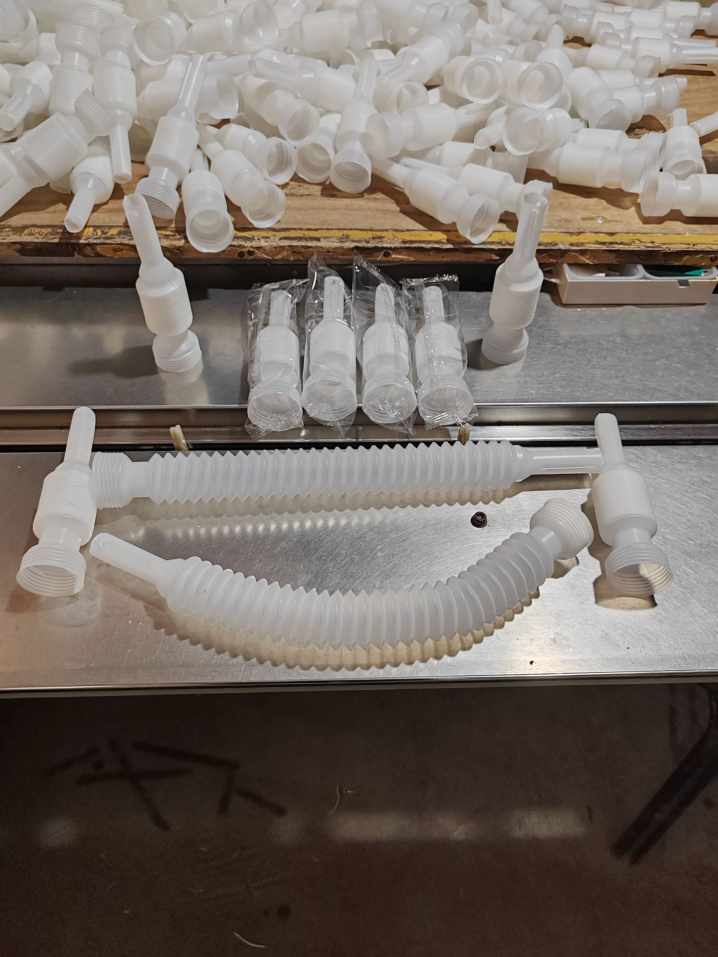 车用尿素导流管 加注管 伸缩管 尿素液加注管 车用尿素导流管