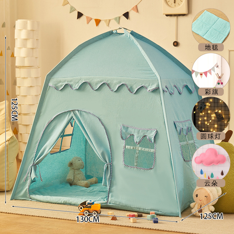 Castillo azul + alfombra + banderas de colores + luces de estrellas + nubes