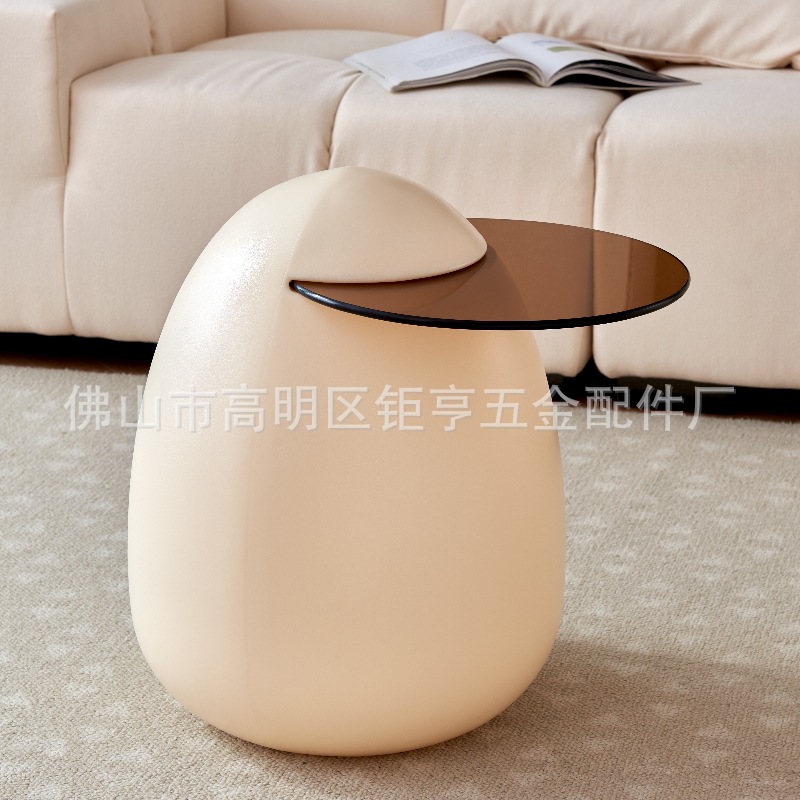 Mesa de centro de garra de gato de estilo crema de color rojo simple de lujo ligero, mesa de centro de dormitorio creativa de sala de estar simple moderna, mesa lateral de apartamento pequeño