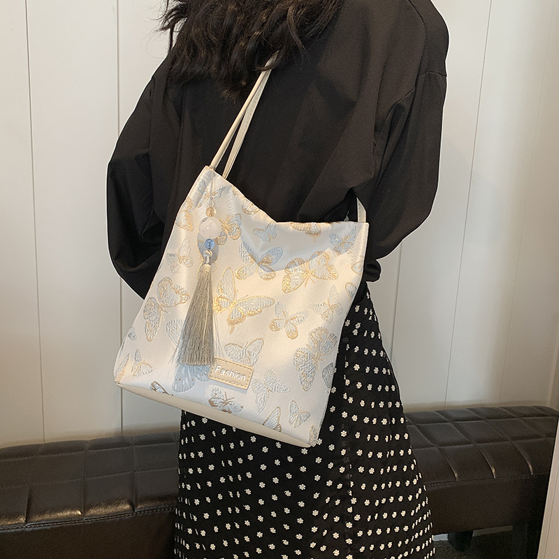 Personalización de fábrica nuevos bolsos de estilo chino para mujer verano nueva moda estilo nacional bordado bolso de cubo casual bolso de hombro de todo fósforo