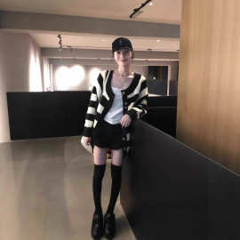 小香风黑白条纹针织衫毛衣外套女早秋chic高级感宽松短款上衣初秋