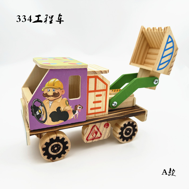 木のカラーの工事の車は土を掘ってクレーンの土を押します。|undefined
