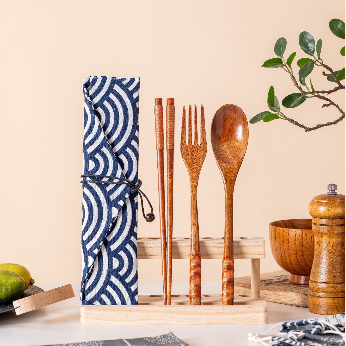 Mo Ming estilo japonés 22,5 cm palillos de madera tenedor cuchara juego de tres piezas palillos domésticos de cocina bolsa de tela de almacenamiento de alambre de red