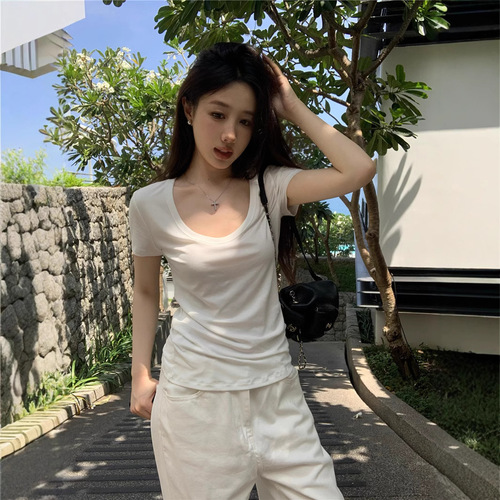 U-Neck Versatile Short-Sleeve T-Shirt for Women, 2025 Summer—Slimming, Body-Skimming, True-Shoulder Base Layer Perfect for Students and Trendsetters