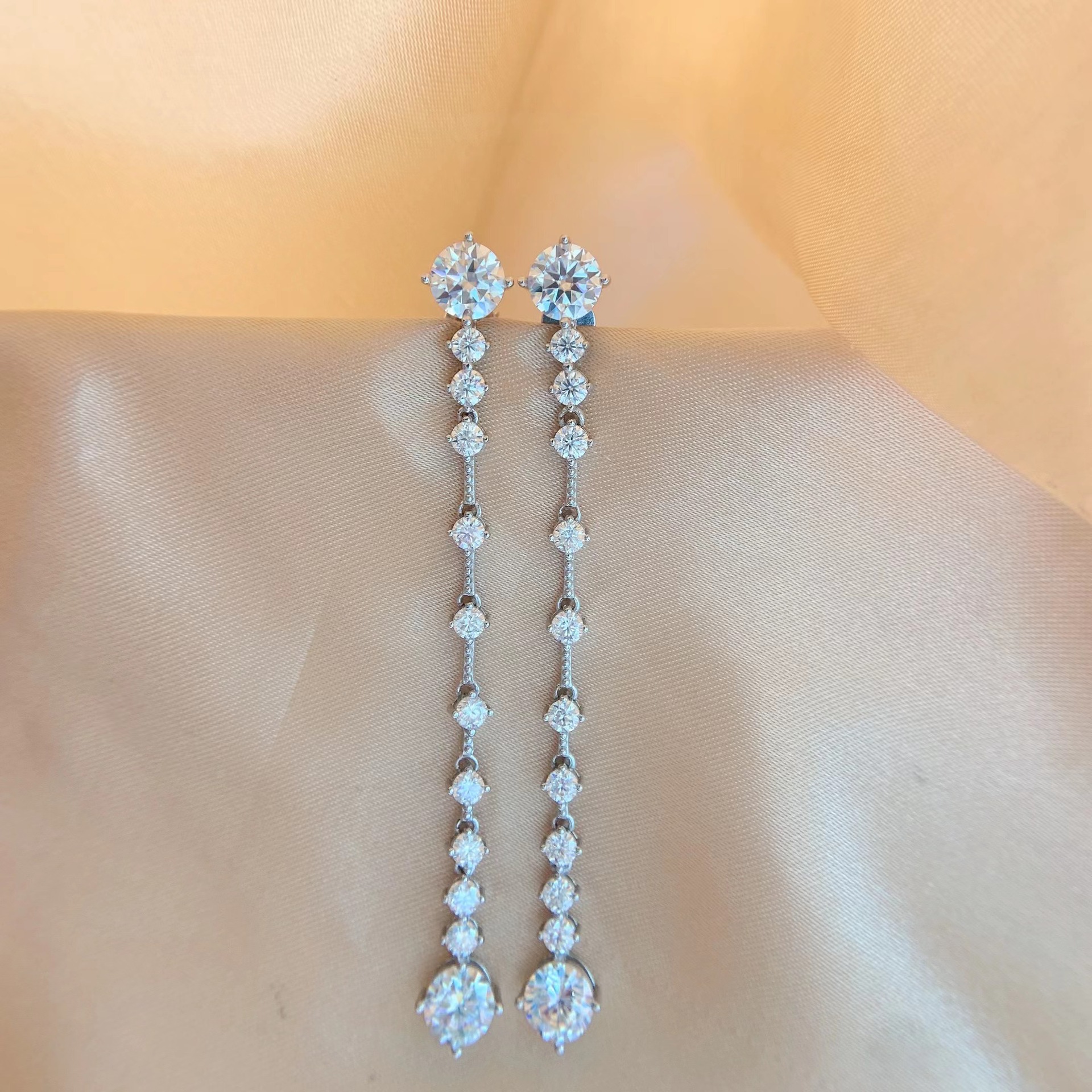 무생 드릴 귀걸이 1 쌍 6 캐럿