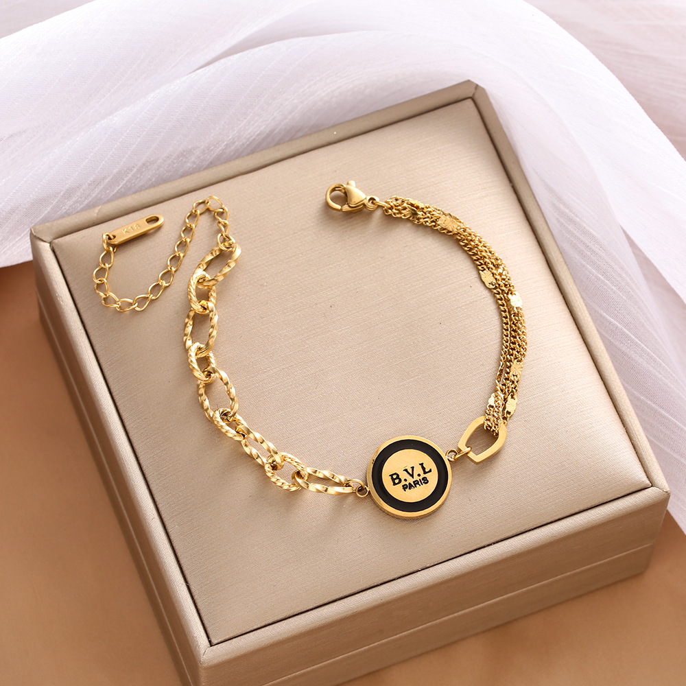 Pulsera de trébol de acero titanium vendedora caliente transfronteriza europea y americana con incrustaciones de concha pulsera colgante pulsera de diseño avanzado sin desvanecimiento al por mayor