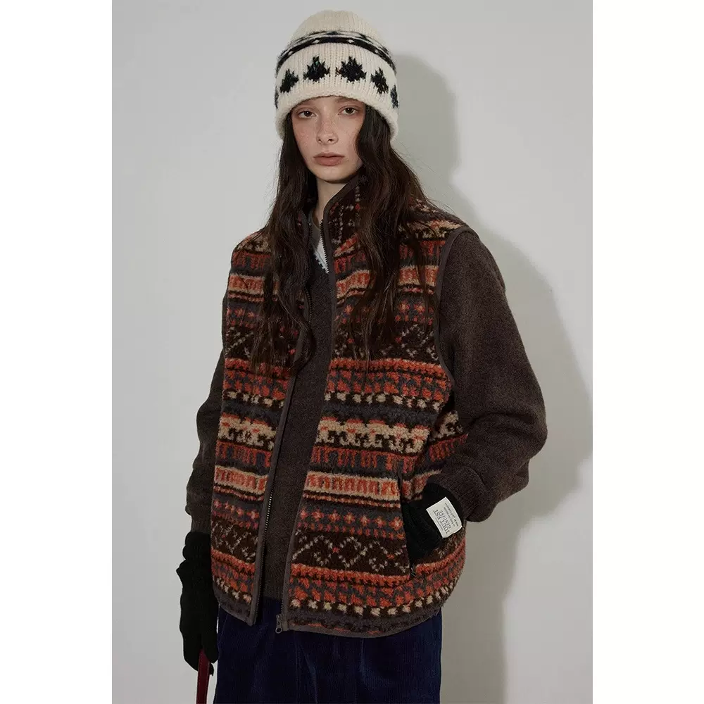 四媛 三色费尔岛摇粒绒外搭马甲2025秋冬新款设计感时尚外套1057