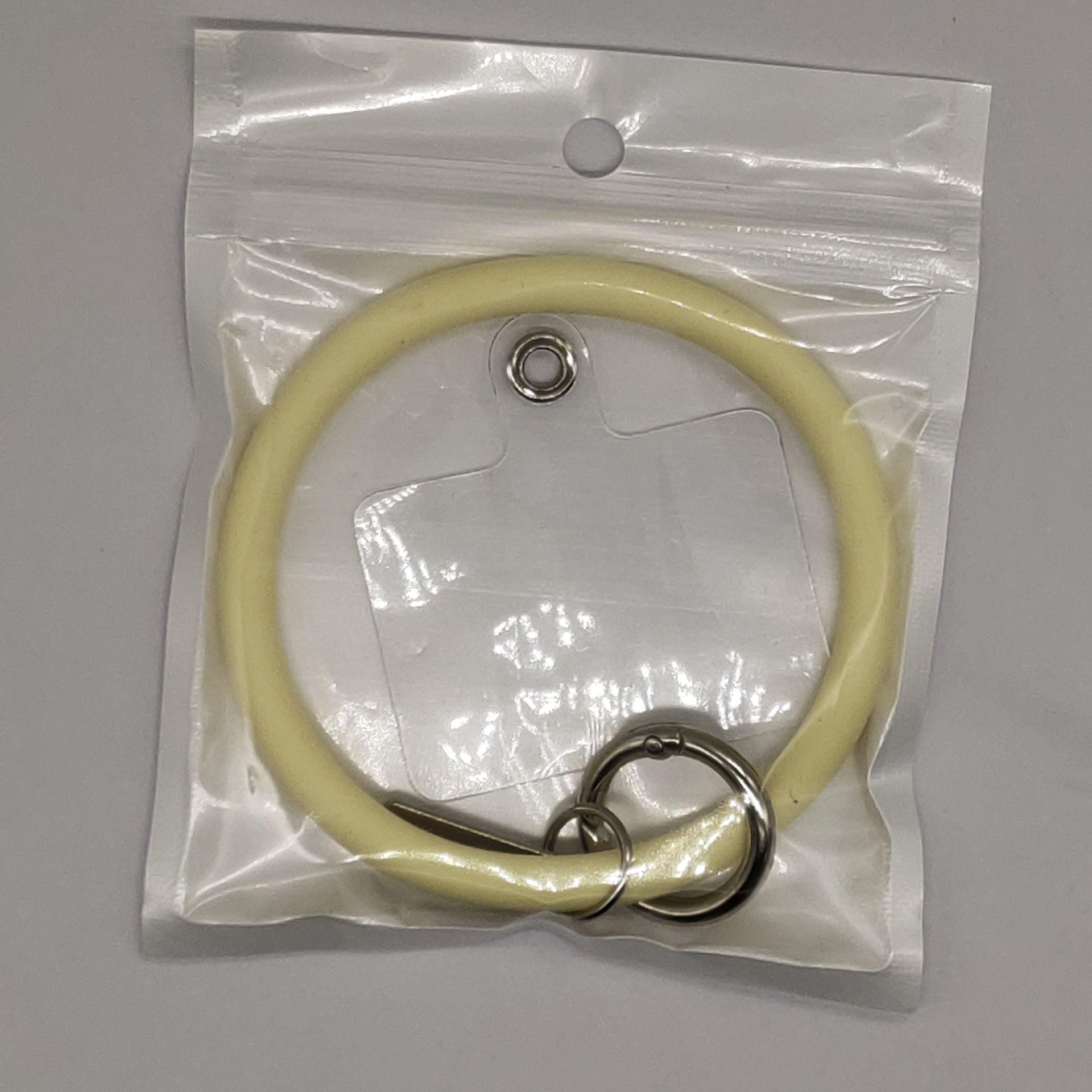 밝은 노란색 진주빛 가방 포장