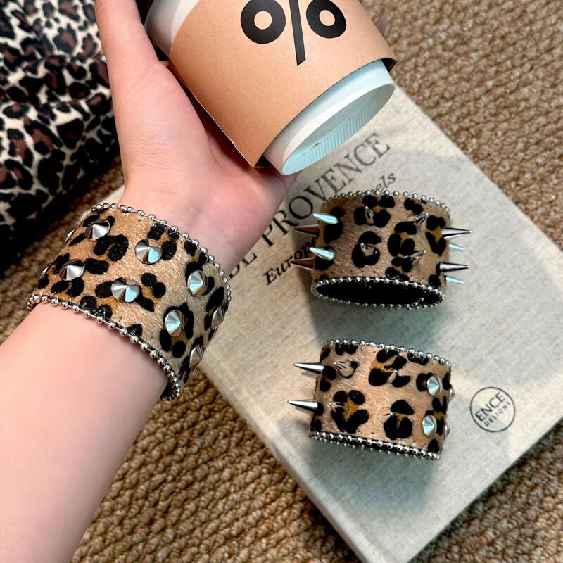 European and American Punk Hip-Hop Leopard Print Rivet Heavy-Duty Bracelet Western Wasteland Hot Girl Retro Leather Snap Bracelet European and American Punk Hip-Hop Leopard Print Rivet Heavy-Duty Bracelet Western Wasteland Hot Girl Retro Leather Snap Bracelet