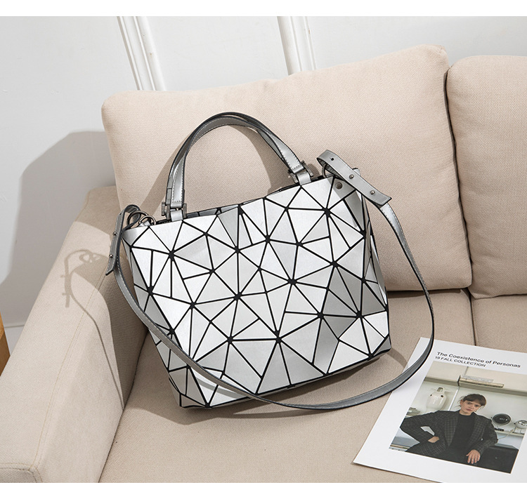 2023 Neue Mode Einfache Lingge Damentasche Trend Eine Schulter Handtasche Damen Gespleißte Geometrische Tragetasche_voghion.com