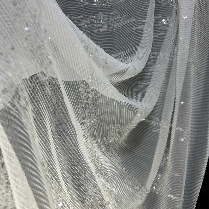 白色褶皱网纱布料反光婚纱礼服裙服装设计面料鱼鳞圆亮片绣花创意