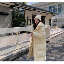 东北哈尔滨雪乡旅游拍照出片粉色极寒羽绒服女加厚过膝中长外套男