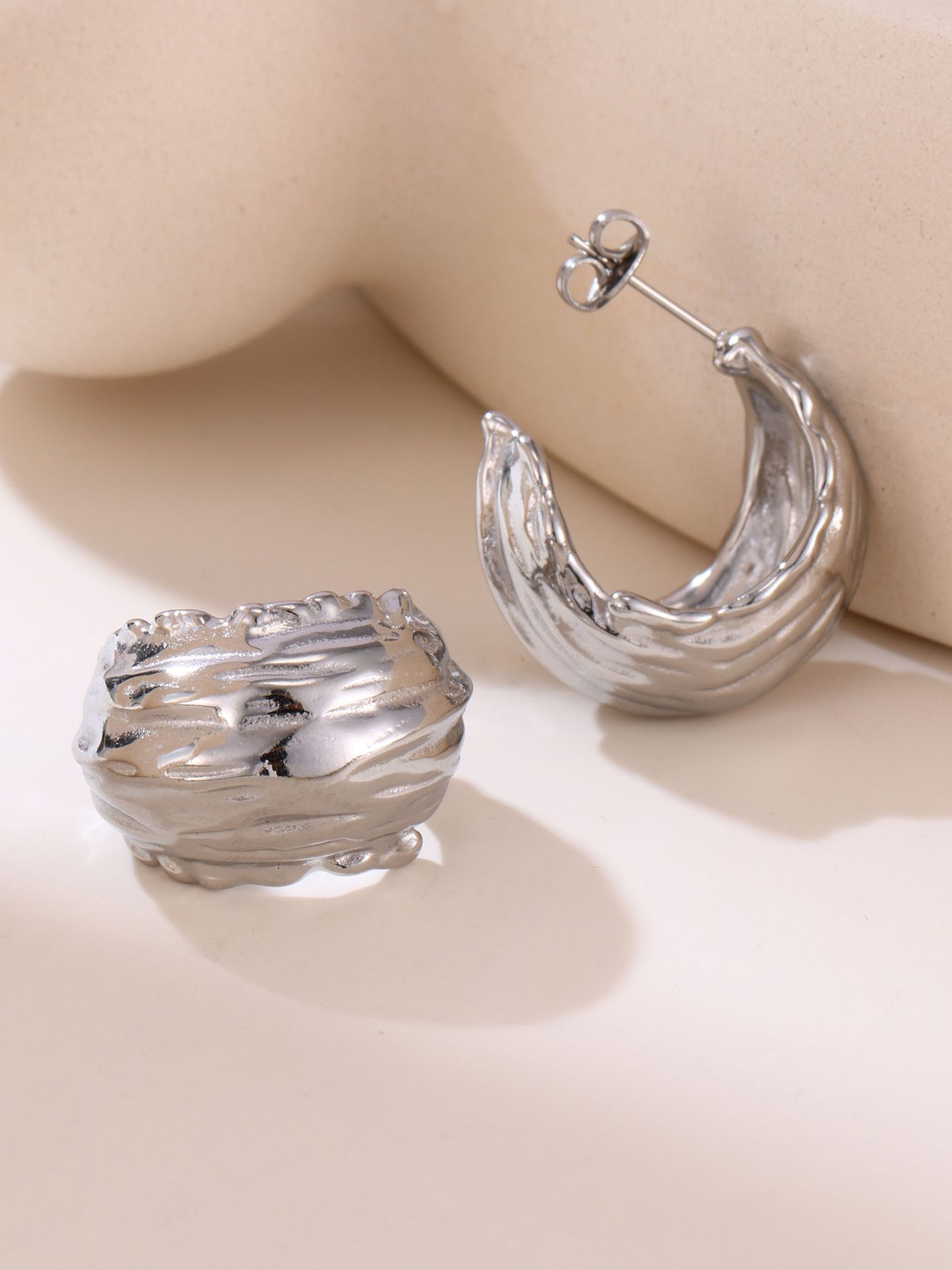 Square Candy Niche Wrinkled Texture C-shaped Earrings Lava Fashion Stainless Steel Casting PVD Electroplated Earrings For Women_voghion.com
