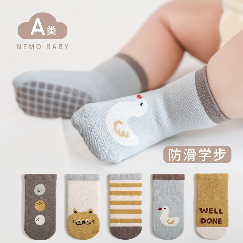 Calcetines de piso de bebé Primavera, Otoño e Invierno interior de fondo completo pegamento antideslizante sin hueso niños y niñas calcetines de algodón de media pantorrilla