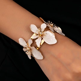项链;耳坠;耳环