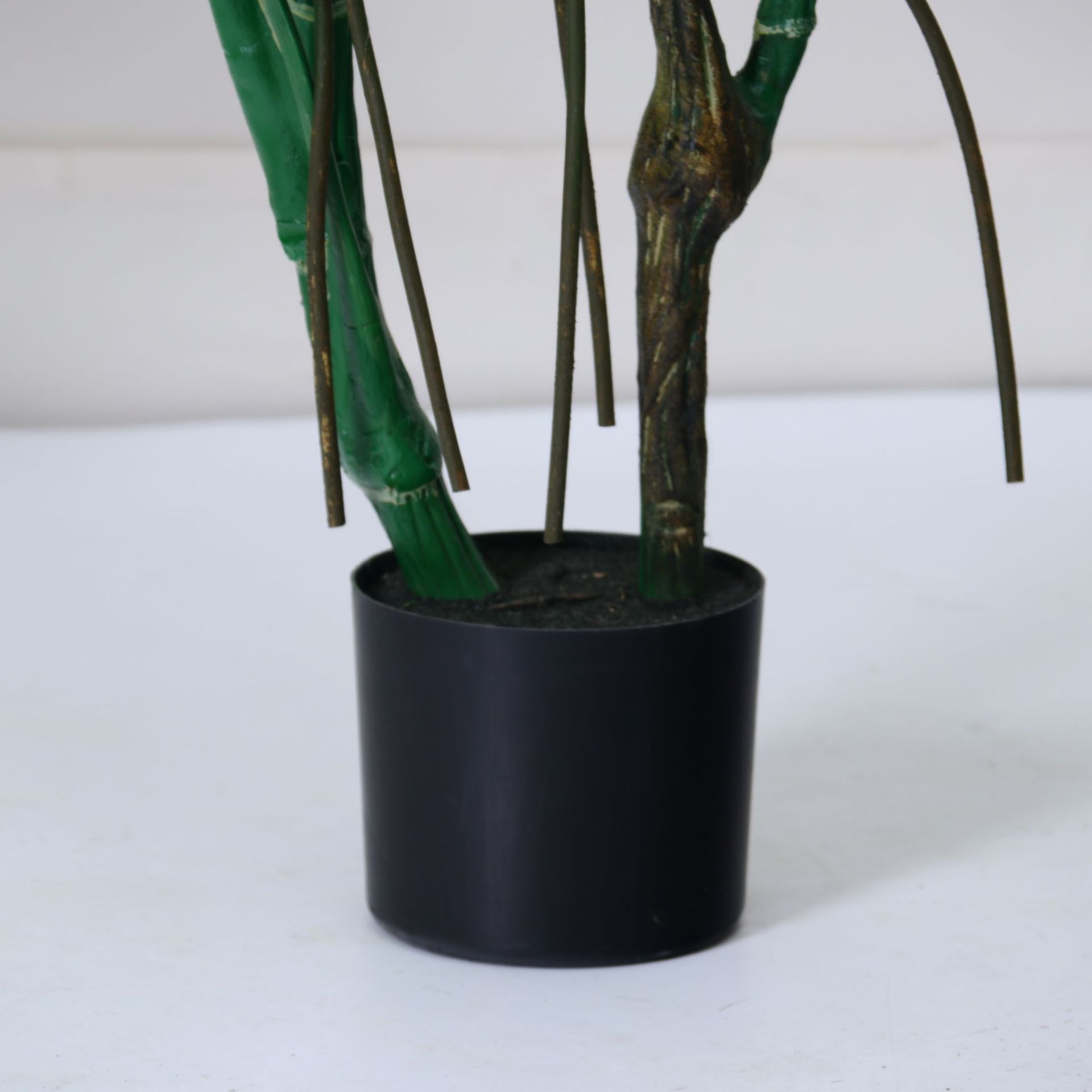 Simulación de plantas verdes, monstera, árboles falsos, plantas en macetas, ventanas grandes, decoraciones de decoración de piso interior, paisajismo de plantas biónicas