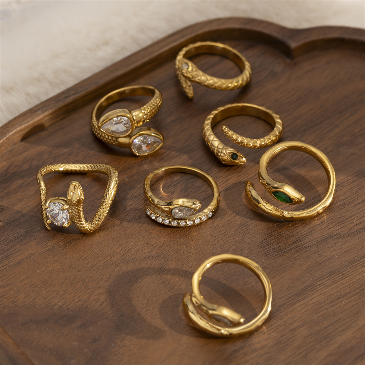 Tena anillo de acero inoxidable europeo y americano femenino no se desvanece personalidad anillo en forma de serpiente sentido de alta gama joyería explosiva transfronteriza al por mayor