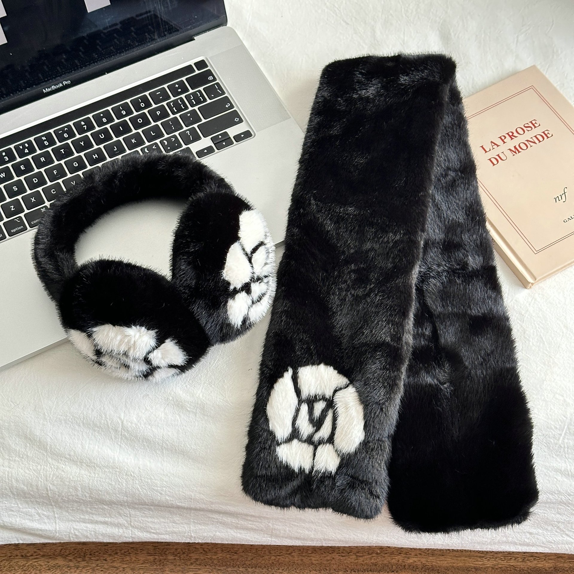 11#-검은 꽃 귀마개 + 스카프