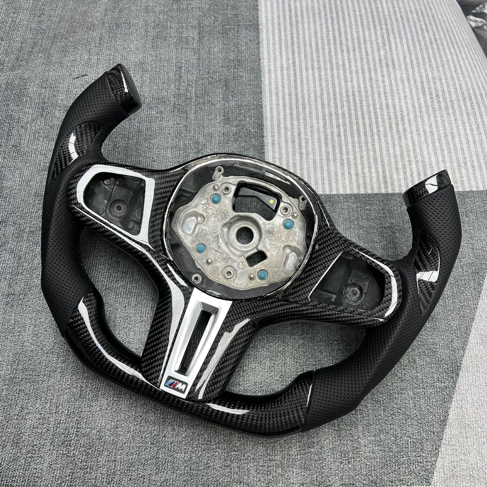 Suitable for Bmw Carbon Fiber Steering Wheel Processing and Customization, G38/G Chassis/Steering Wheel Full Series Upgrade Modification