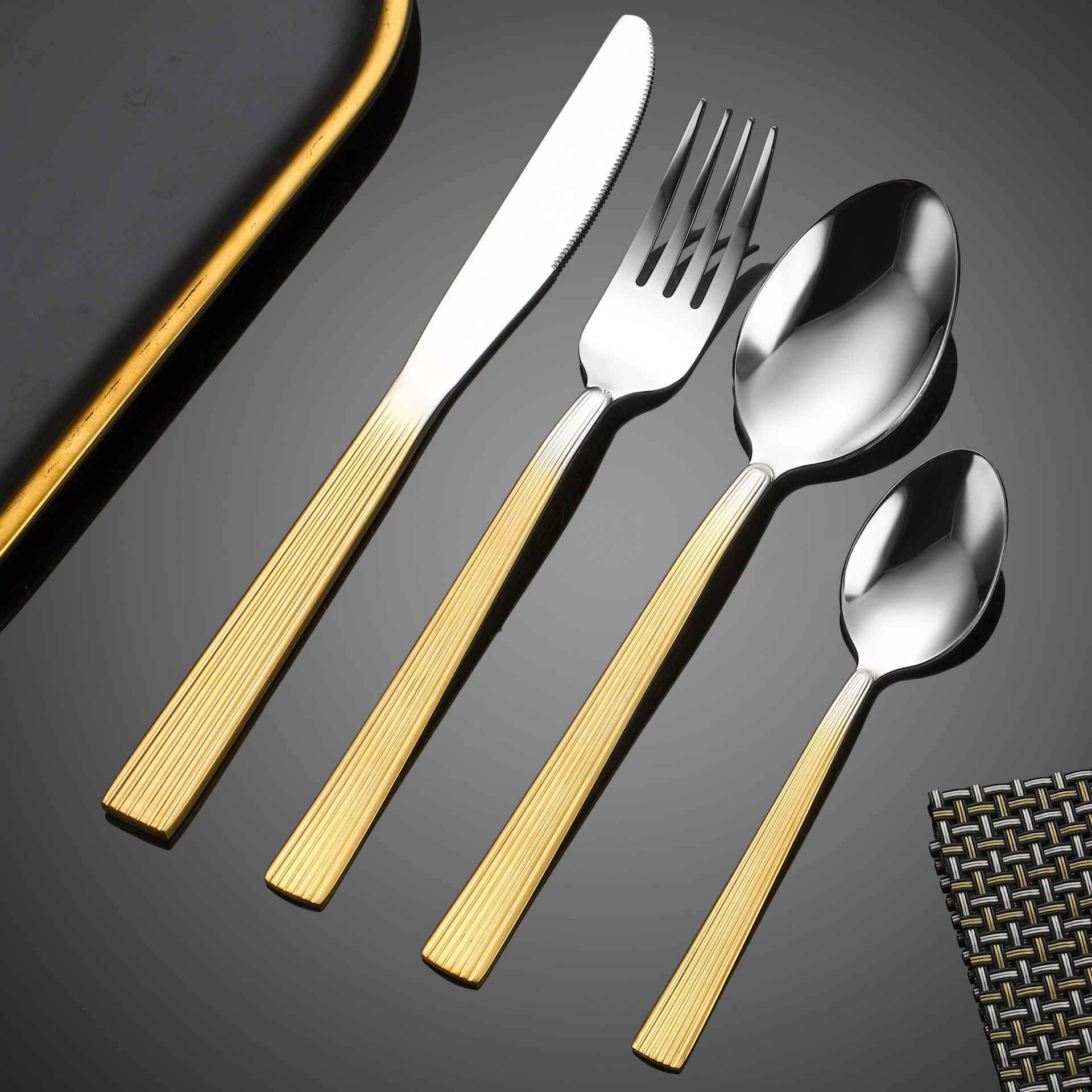 Comercio exterior de alta calidad cuchillo de acero inoxidable tenedor cuchara set lujo ligero cubiertos de carne cuchillo de postre cucharas de viento de alto nivel
