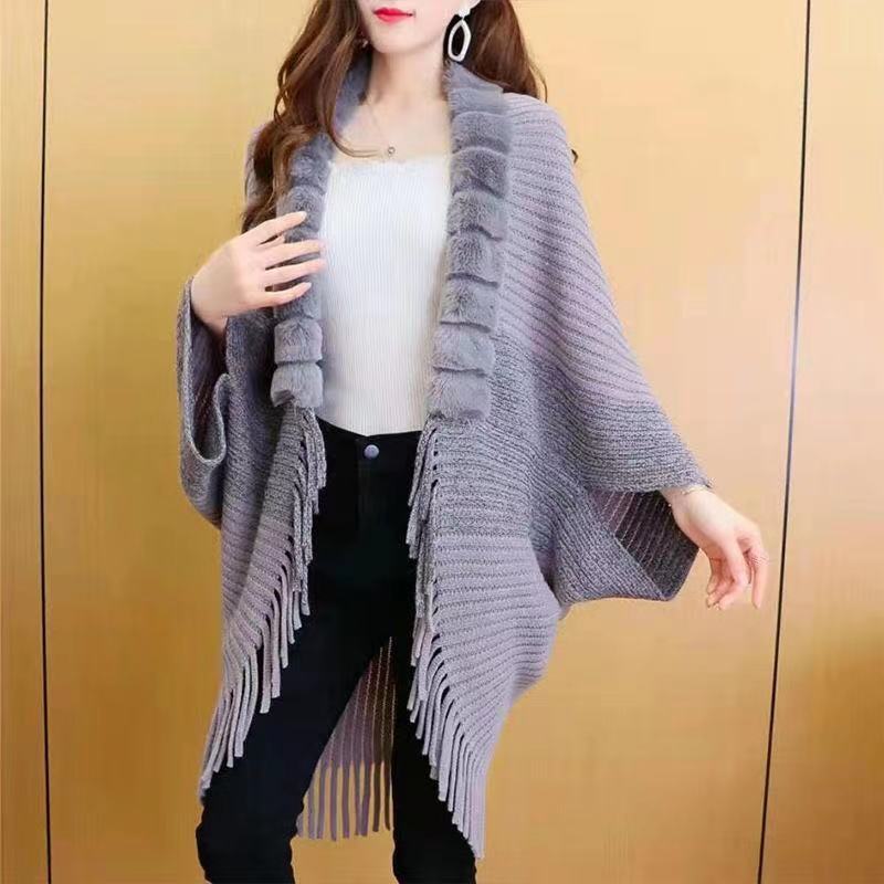Mantella con collo di pelliccia sciolto e frange lavorate a maglia, grande taglia, cardigan, mantello, cappotto, donna_voghion.com