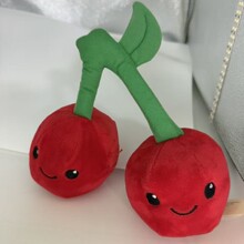 外贸尾单可爱樱桃毛绒娃娃布偶新款宿舍便宜