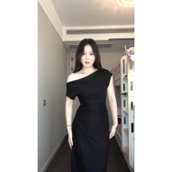 High-end pure short-sleeved slanted shoulder split dress temperament slim slim fashion temperament off-shoulder long skirt