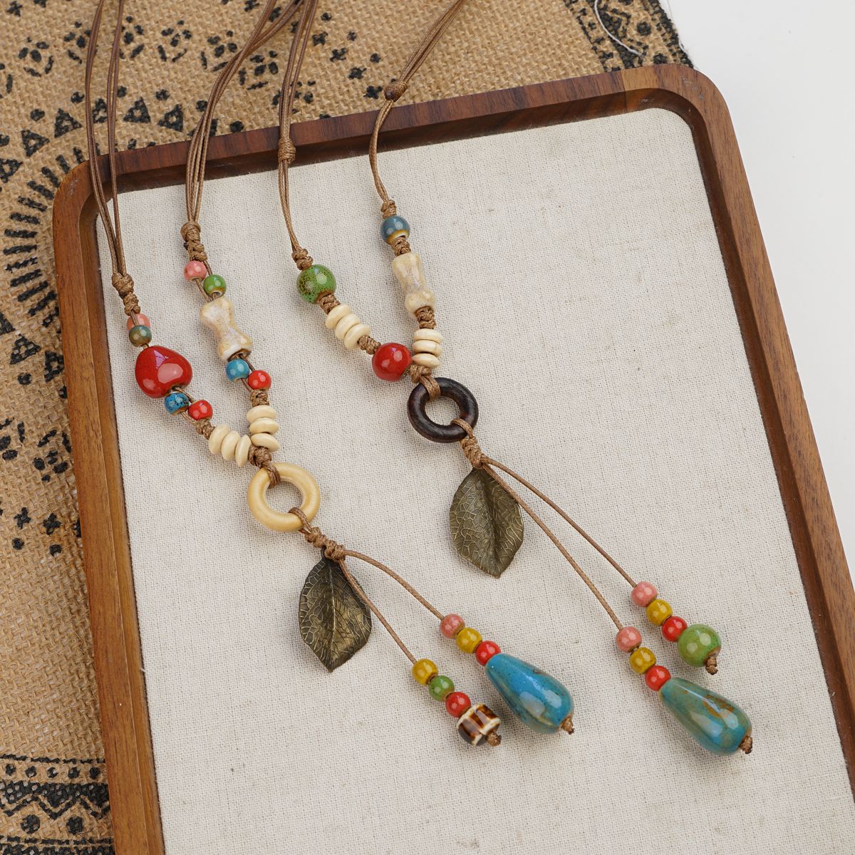 Jingdezhen Wooden Circle Series Heart-Shaped Ceramic Necklace with Leaf Pendant, Vintage Ethnic Style, Unique Design Sweater Chain