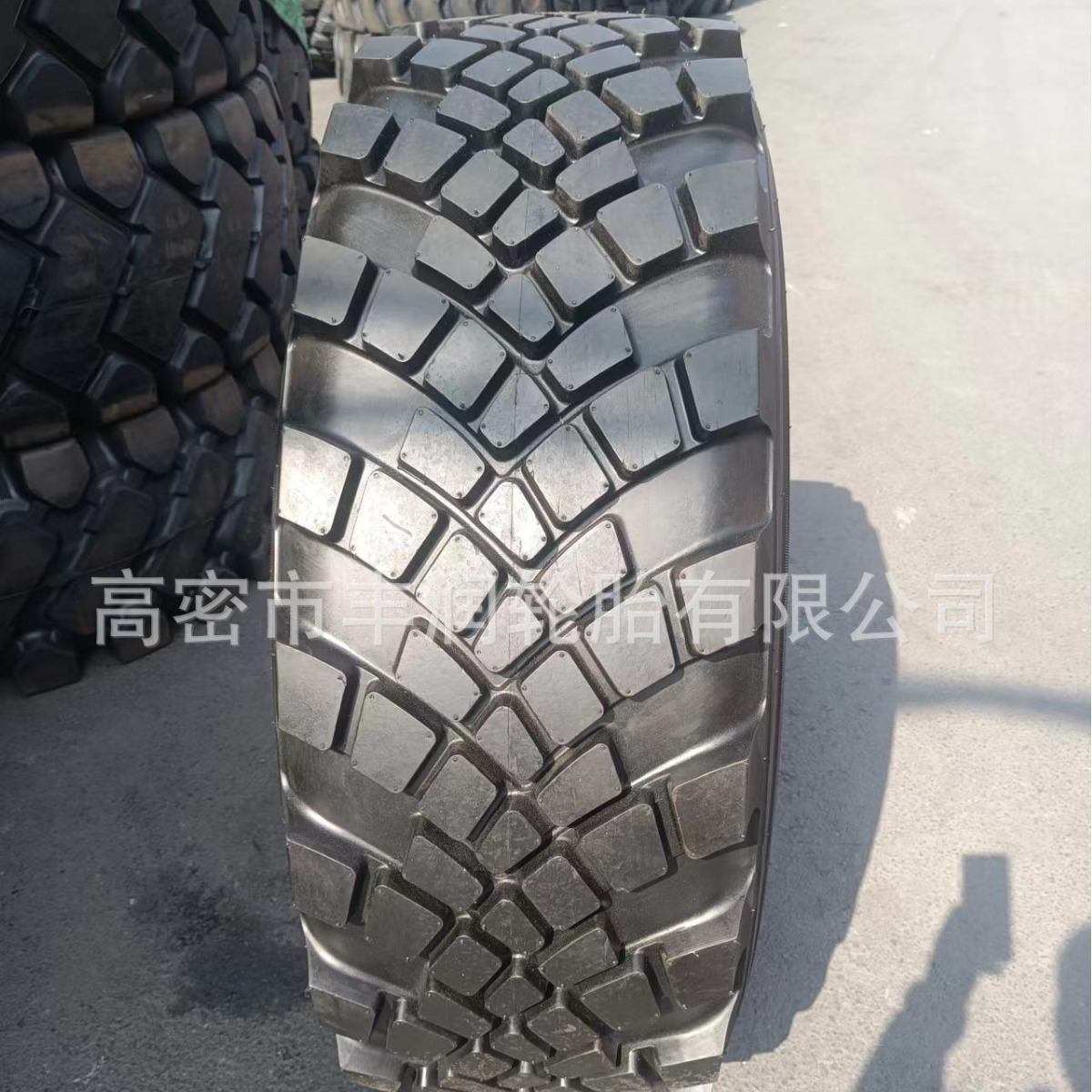批发供应425/85R21越野车轮胎 425/85-21越野花纹可配内胎垫带
