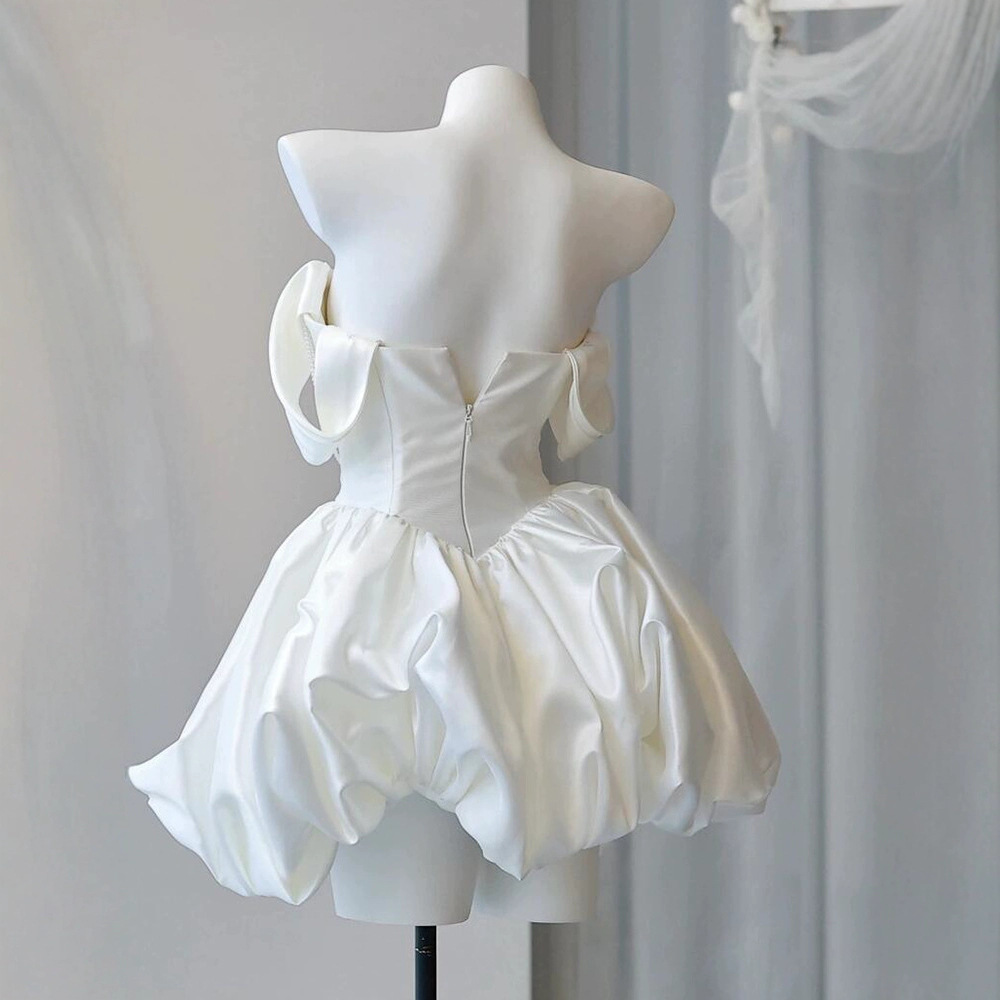 Robe de mariée courte en satin blanc, épaules dénudées, style français, idéale pour un mariage, des fiançailles, un anniversaire ou un banquet. Couleur : blanc._voghion.com