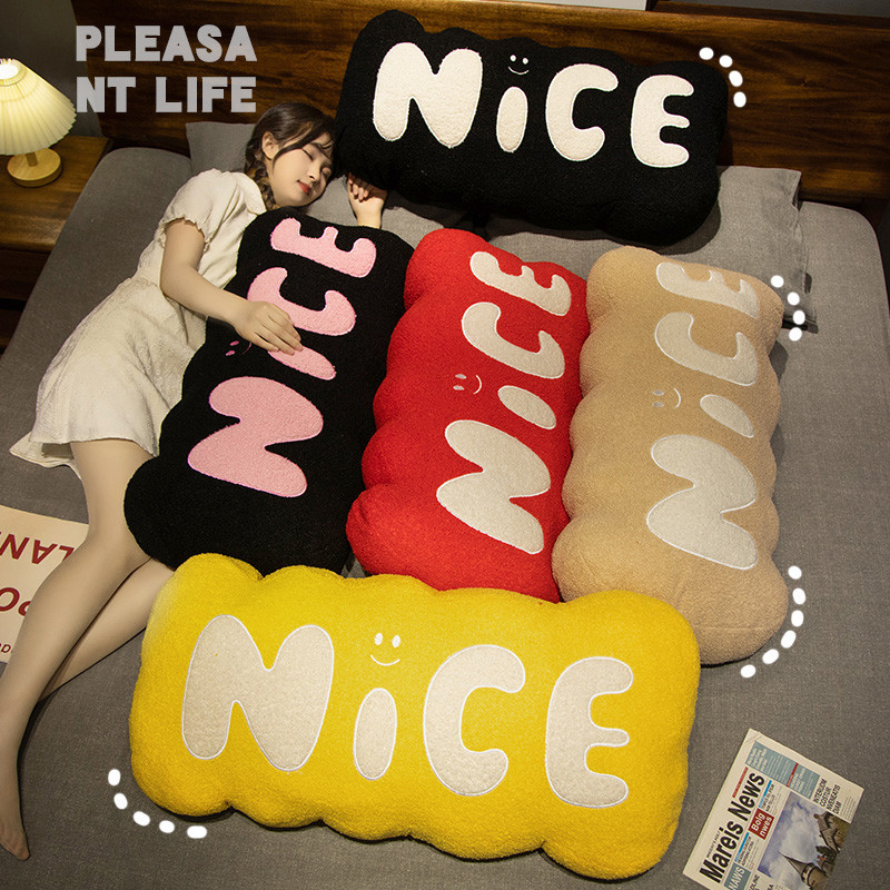 새로운 소파 인터넷 연예인 쿠션 침대 옆 거실 창조적 인 쿠션 침대 잠자는 긴 이성애 베개 니스