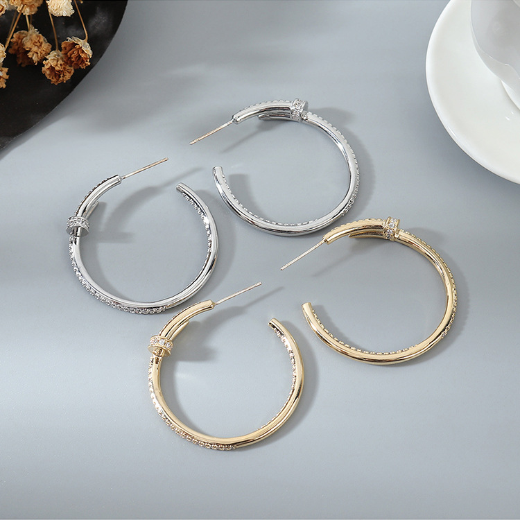 Personnalité De La Mode Exagérée Boucles D'oreilles Grand Cercle Brillant display picture 2