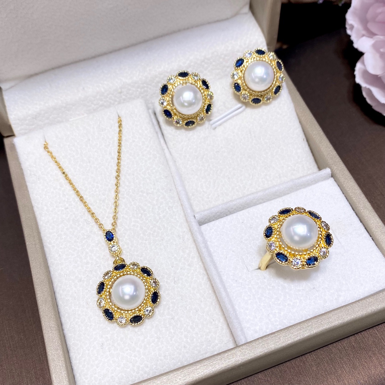 set from pearl