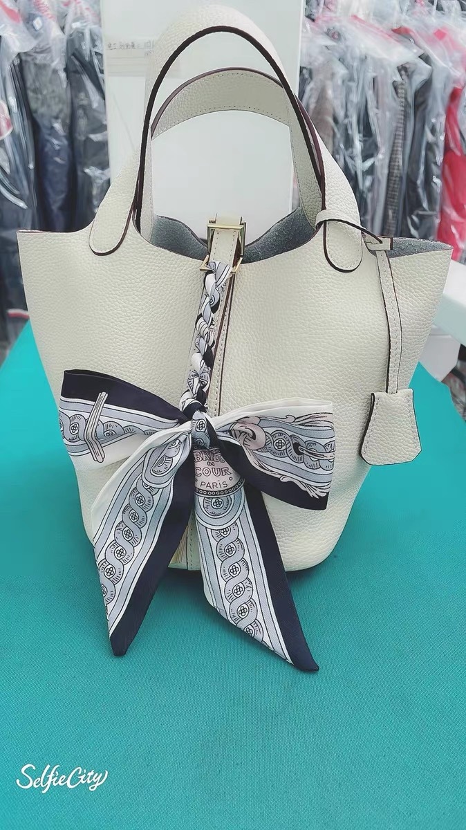 Personado en blanco y negro