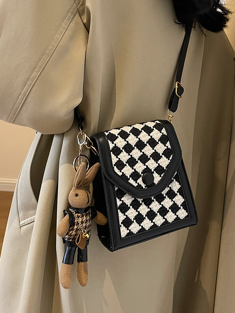 This year's popular bag for women 2023 new fashion Messenger phone bag for women ins French style niche shoulder bag for women