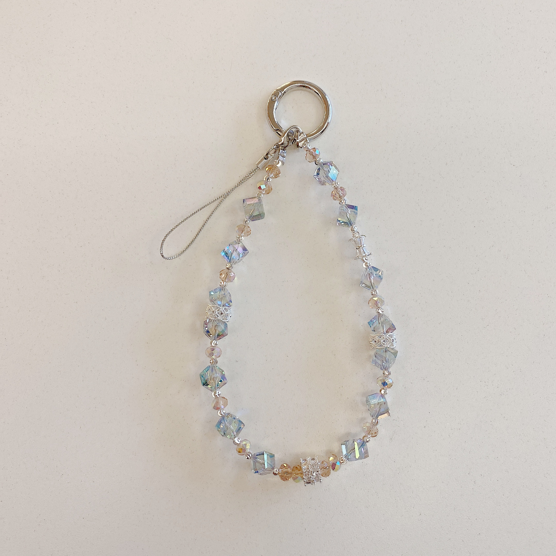 Boutique hecho a mano de alta gama para teléfono móvil cadena larga oblicua de viento ins cordón de teléfono móvil de moda colgante de mensajero largo