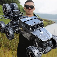 大きいサイズのリモコンカーは四駆のオフロード車を移動して、大きい足の高速レースの子供の男の子の充電のおもちゃの自動車を登ります。