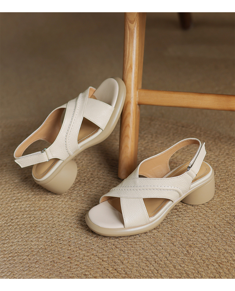 Sandal hở ngón gót thô da cừu quai ngang La Mã đế dày gót 6 cm — Màu trắng be chi tiết 15
